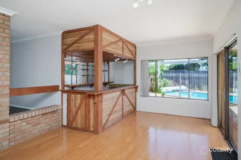 Property photo of 40 Binnacle Road Ocean Reef WA 6027