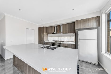Property photo of 13 Gillyweed Avenue Clyde North VIC 3978