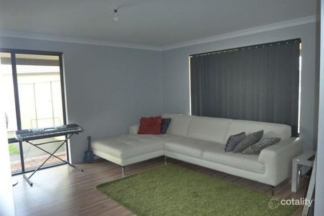 Property photo of 40 Tussock Elbow Banksia Grove WA 6031