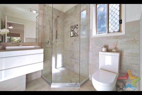 Property photo of 2 Banbury Close Bundamba QLD 4304