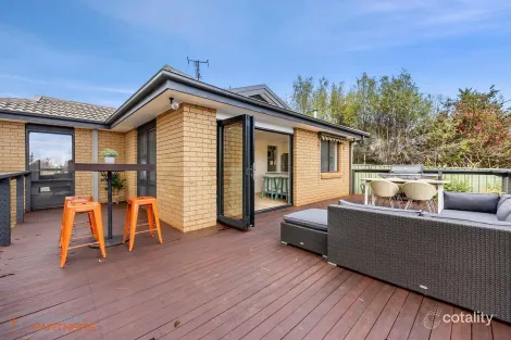 Property photo of 8 Bindon Place Wanniassa ACT 2903