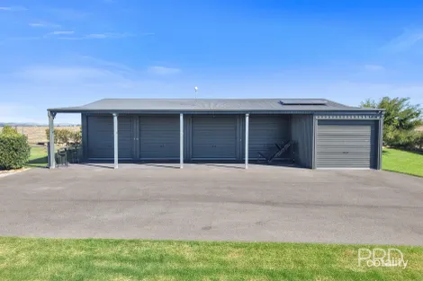 Property photo of 25 Rodeo Drive Hillvue NSW 2340