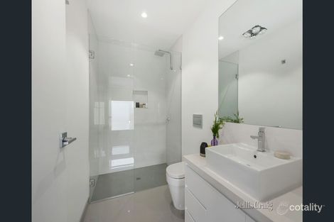Property photo of 2/911 Doncaster Road Doncaster East VIC 3109