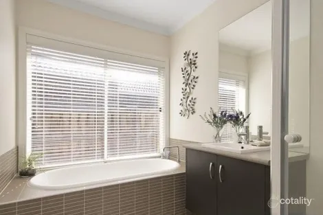 Property photo of 8 Grand Manor Drive Berwick VIC 3806