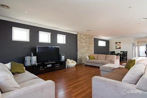 Property photo of 3 Sapphire Mews Skye VIC 3977