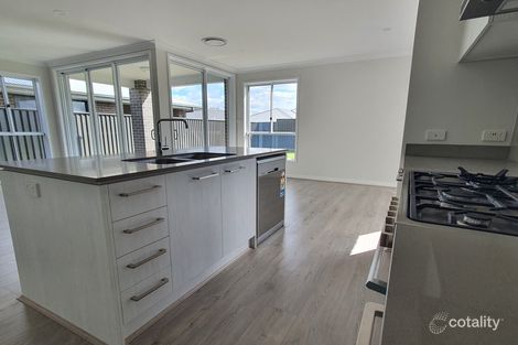 Property photo of 5 Vanderfield Crescent Oran Park NSW 2570