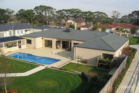 Property photo of 14 The Grove Hampton Park VIC 3976