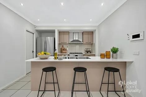 Property photo of 38 Marathon Boulevard Craigieburn VIC 3064