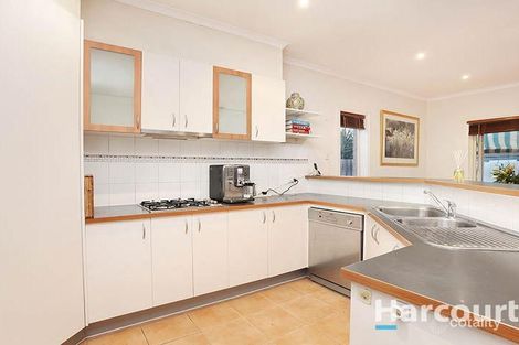 Property photo of 14 Hummingbird Place South Morang VIC 3752