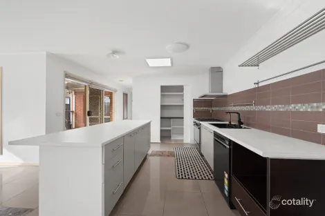 Property photo of 17 Sinclair Green Derrimut VIC 3026