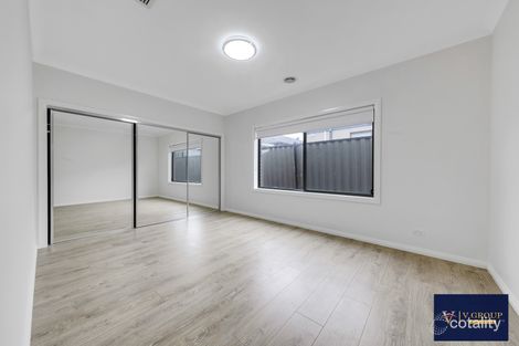Property photo of 24 Kangaroo Road Craigieburn VIC 3064