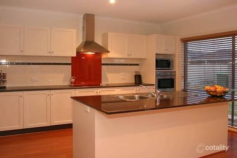 Property photo of 31 Buchan Green Pakenham VIC 3810