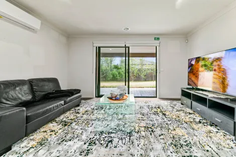 Property photo of 8 Rabbit Crescent Werribee VIC 3030
