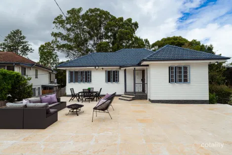 11 Gibson Cres, Holland Park, QLD 4121