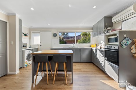 Property photo of 2/13 Ross Street Ferntree Gully VIC 3156