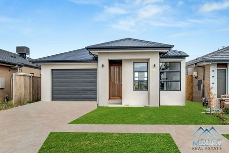13 Exmoor Cres, Clyde North, VIC 3978