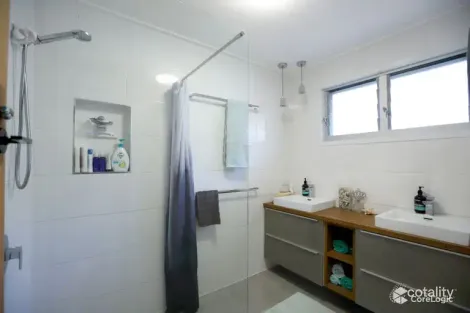 Property photo of 14 Paradise Avenue Miami QLD 4220