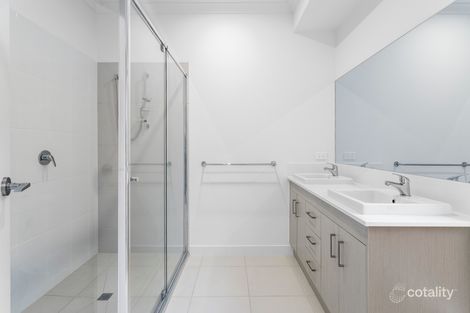 Property photo of 32 Hourigan Way Werribee VIC 3030