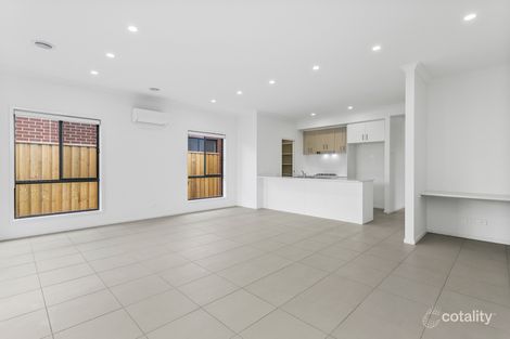 Property photo of 32 Hourigan Way Werribee VIC 3030