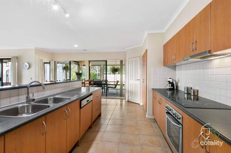 Property photo of 4 Amstel Mews Cranbourne VIC 3977