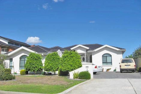 Property photo of 2 Hanslow Way Taylors Lakes VIC 3038