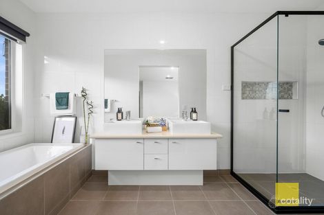 Property photo of 11 Dryden Way Highton VIC 3216