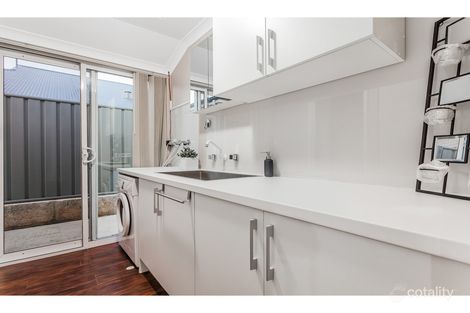 Property photo of 8 Axbridge Link Leda WA 6170
