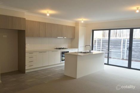 Property photo of 8 Toby Place Mooroolbark VIC 3138