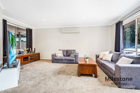 Property photo of 10 Market Court Skye VIC 3977