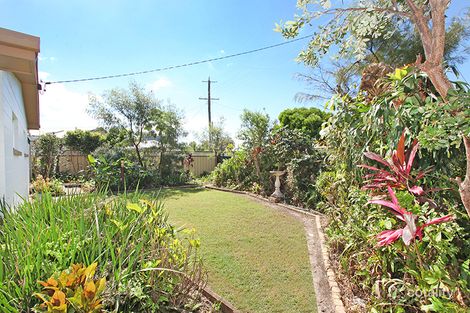 Property photo of 74 Lapoinya Crescent Warana QLD 4575