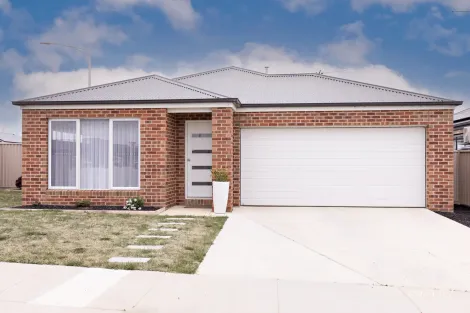 32 Dove Ave, Winter Valley, VIC 3358