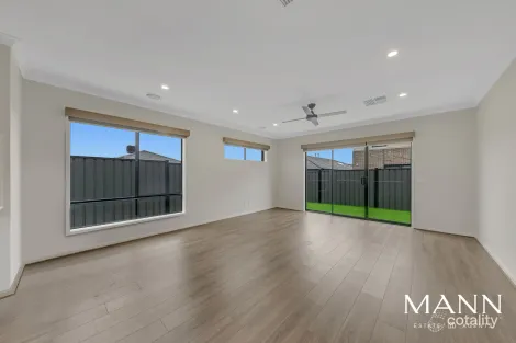 Property photo of 18 Claude Street Kalkallo VIC 3064