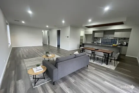 8 Ruff Way, Melton South, VIC 3338