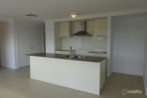 Property photo of 11 Roseneath Way Mickleham VIC 3064