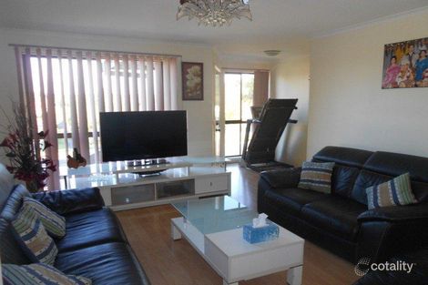 Property photo of 17 Temby Close Endeavour Hills VIC 3802