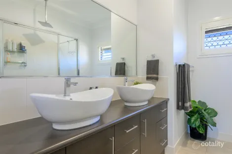 Property photo of 21 Longreach Court Tannum Sands QLD 4680