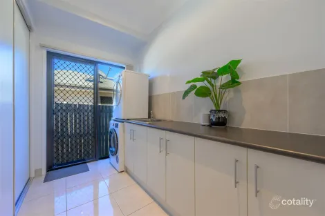Property photo of 21 Longreach Court Tannum Sands QLD 4680