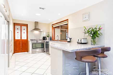 Property photo of 14 Fantail Place South Morang VIC 3752