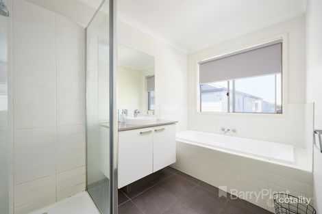Property photo of 3 Solsbury Crescent Keysborough VIC 3173