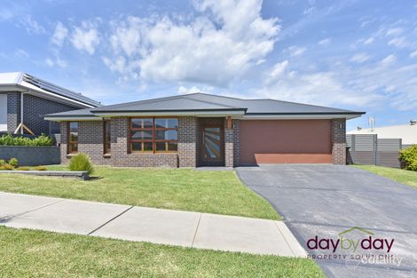 Property photo of 4 Karoburra Avenue Fletcher NSW 2287