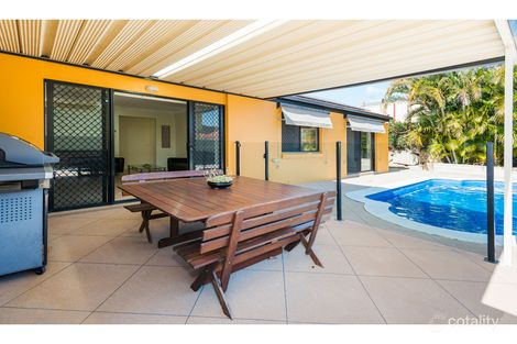 Property photo of 1 Ardennes Close Mansfield QLD 4122