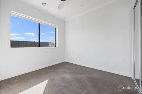 Property photo of 33 Sendock Parade Huntly VIC 3551