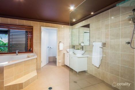 10 Gatwick St, Stafford Heights, QLD 4053