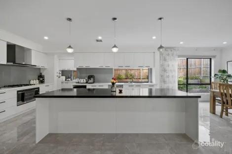 Property photo of 72 Cresthaven Boulevard Berwick VIC 3806