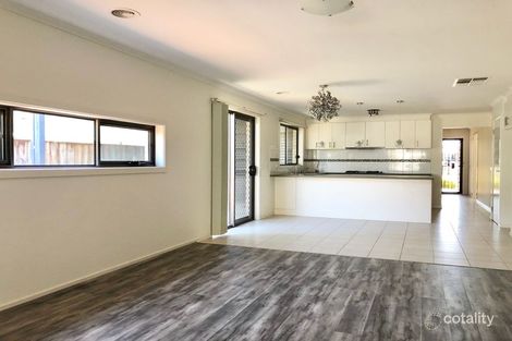 Property photo of 5 Bianca Crescent Cranbourne North VIC 3977