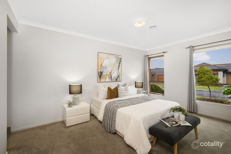 Property photo of 35 Moore Mews Pakenham VIC 3810