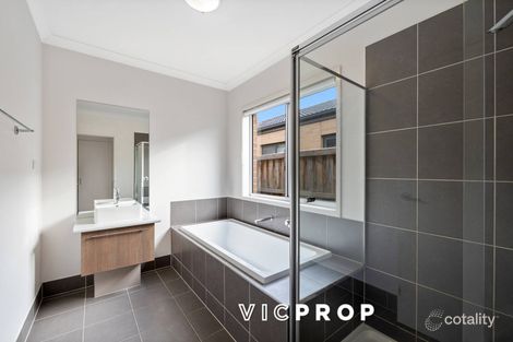 Property photo of 58 Spectacle Crescent Point Cook VIC 3030