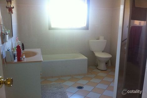 Property photo of 2/78 Undurra Drive Glenfield Park NSW 2650