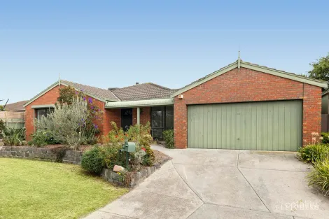 Property photo of 17 Broome Crescent Cranbourne North VIC 3977