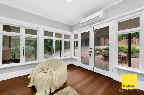 Property photo of 75 Maroong Drive Research VIC 3095